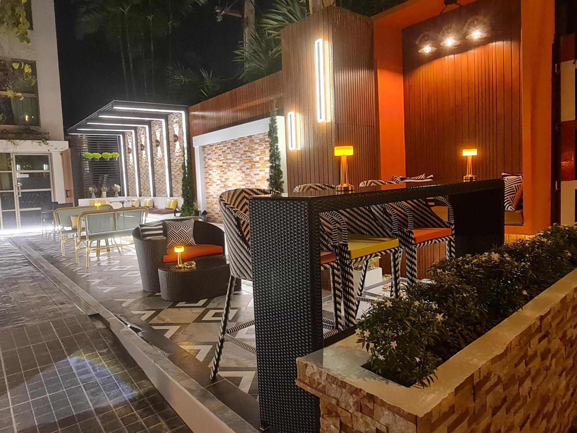9 Suite Luxury Boutique Hotel Chiang Mai Exteriör bild