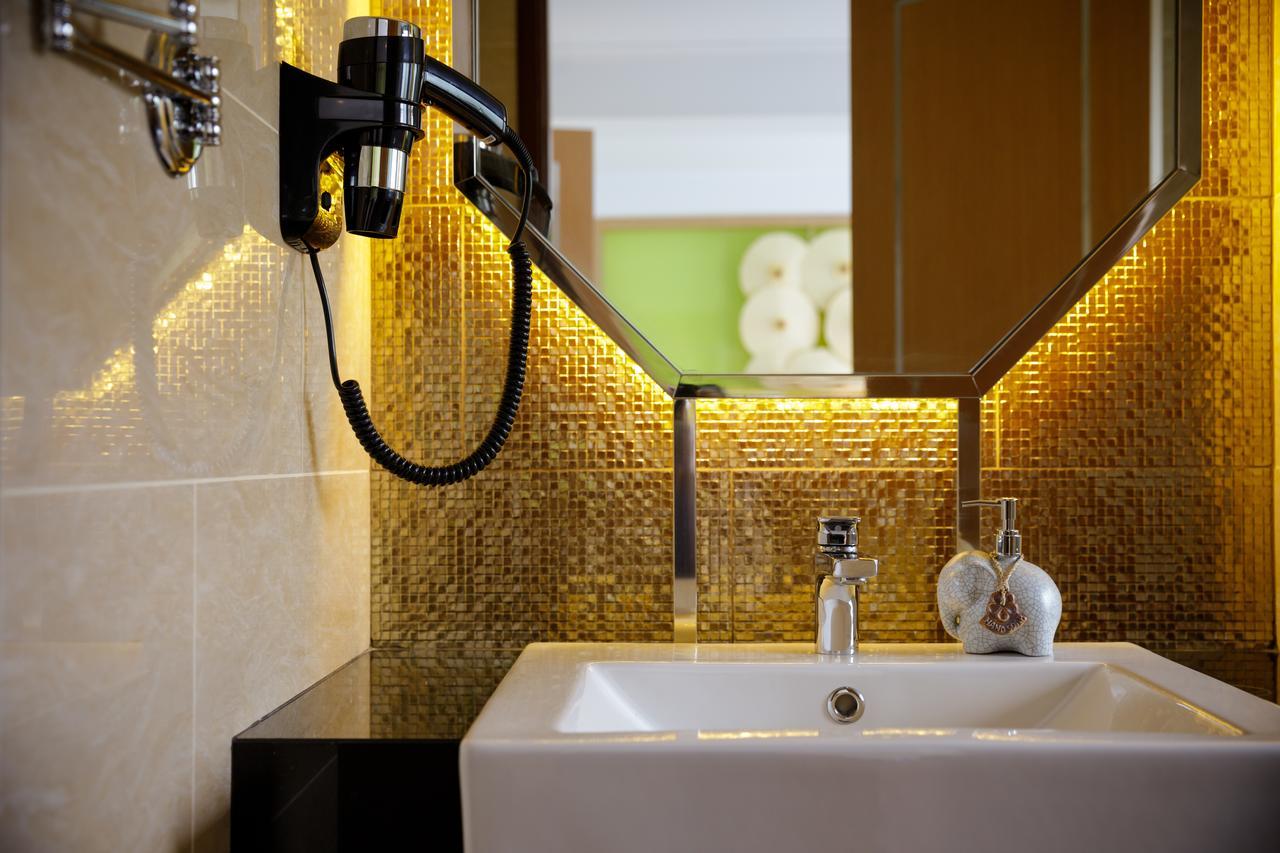 9 Suite Luxury Boutique Hotel Chiang Mai Exteriör bild